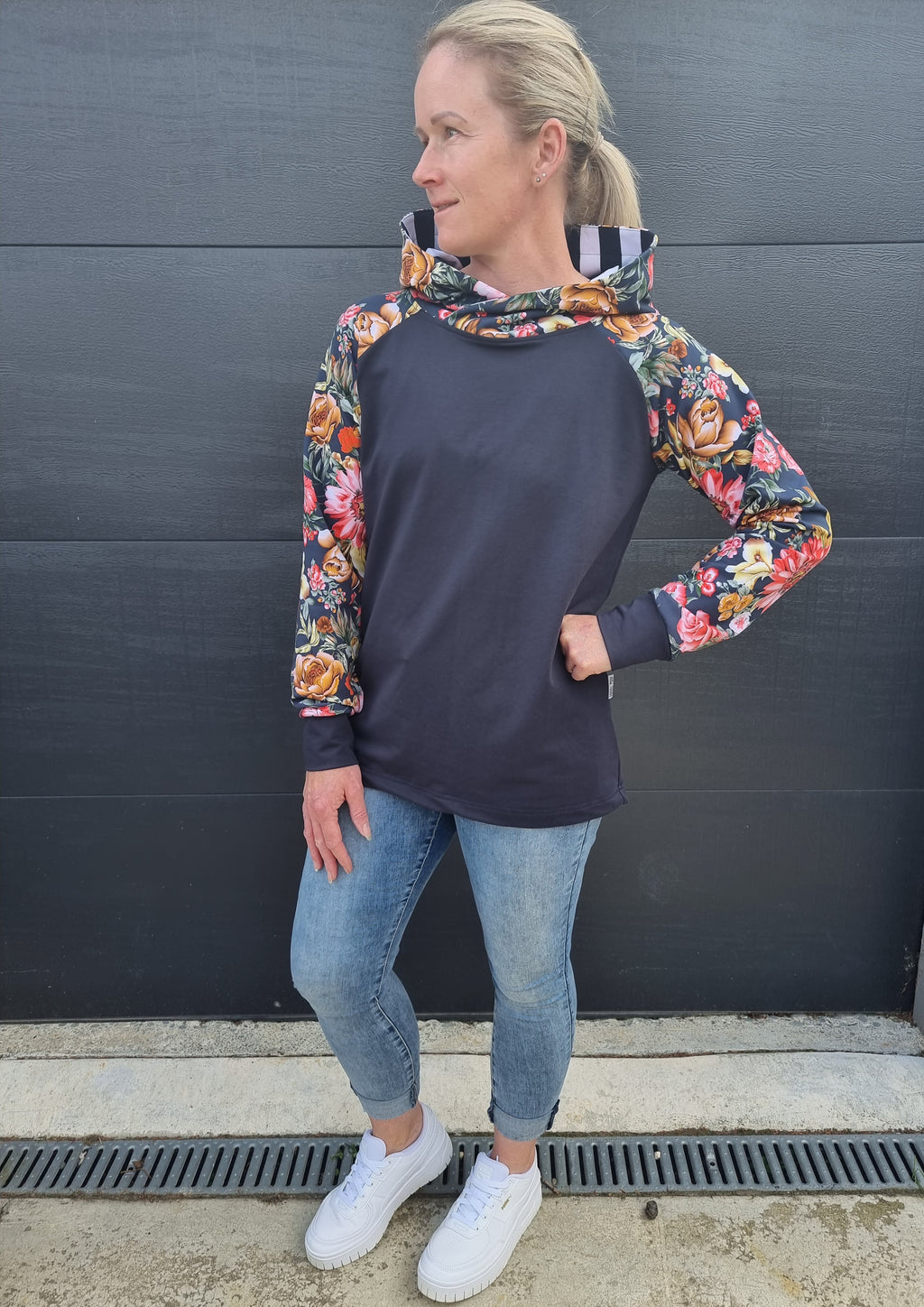 Meila hoodie - Navy/floral/stripe
