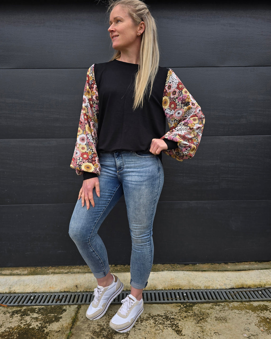 Lisa top - Black & Retro floral