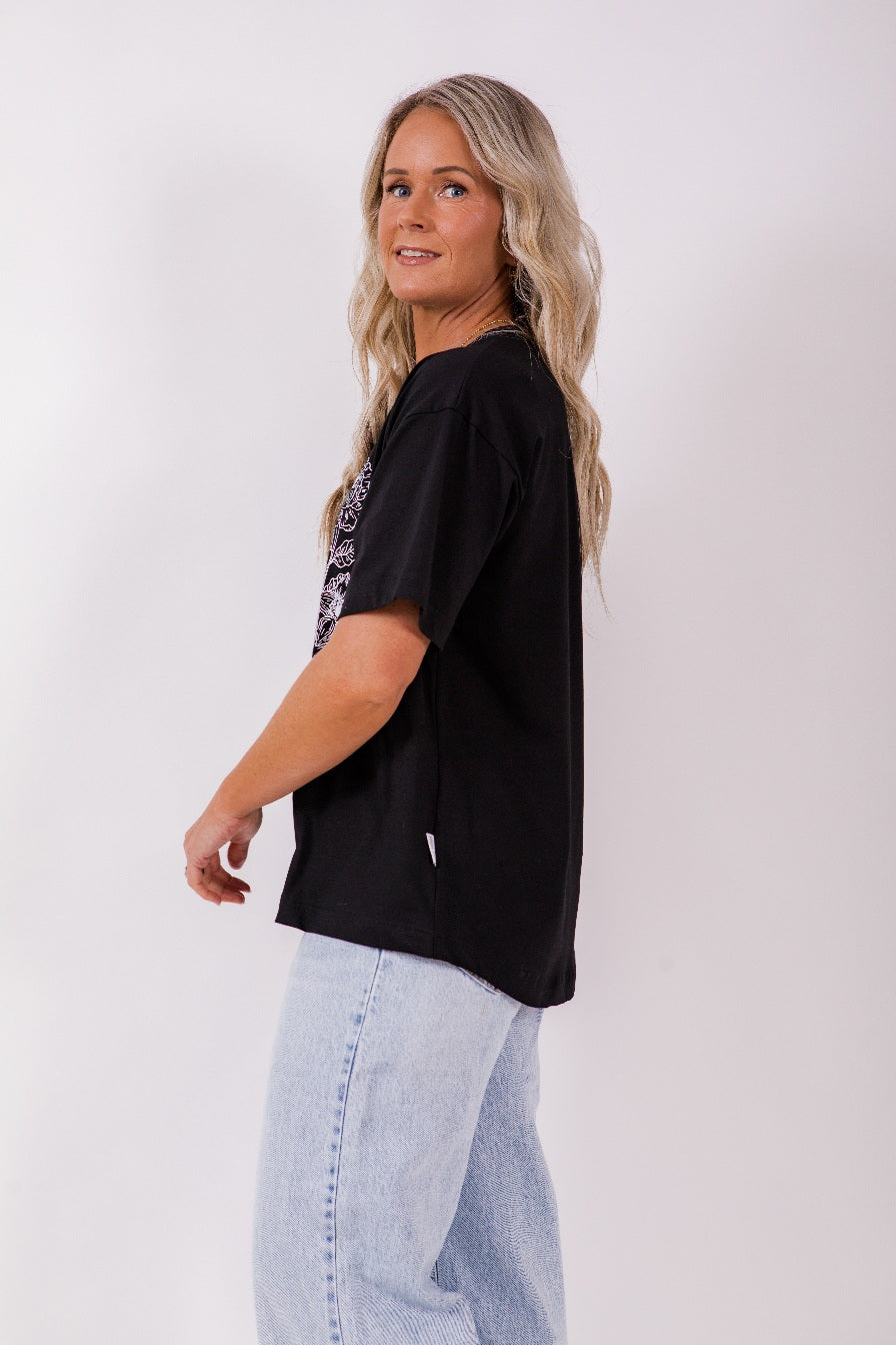 Boxy Tee - Blk/white line floral
