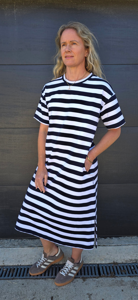 Tee dress- navy/white