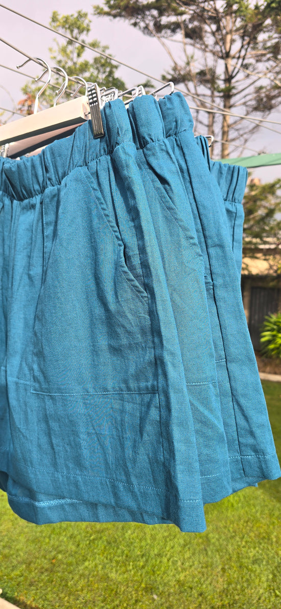 Linen shorts - Peacock