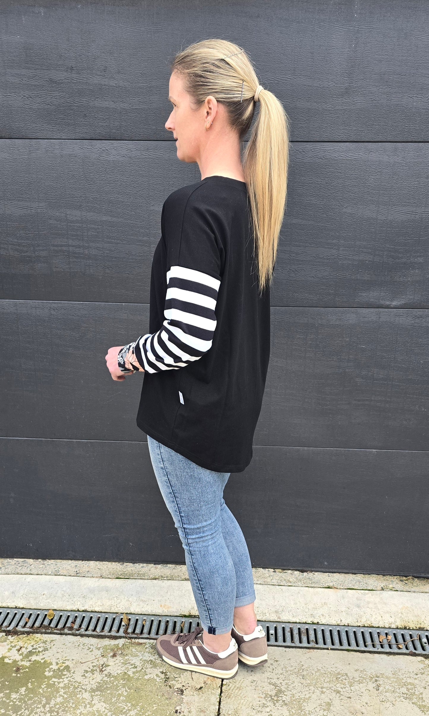 Taylor Top - Black/stripe sleeve/floral