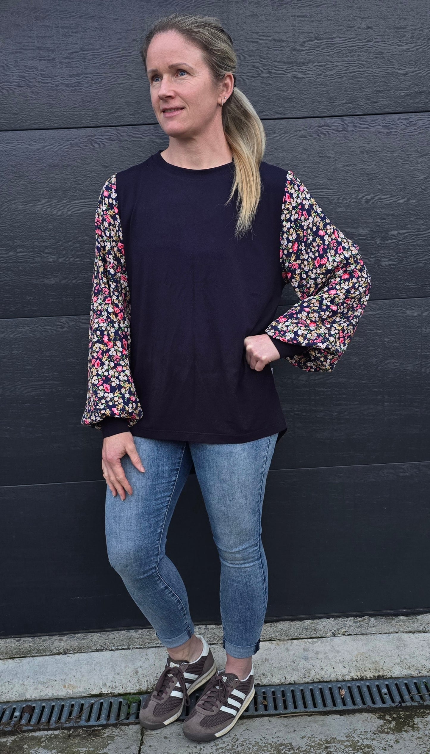 Lisa top - navy/dainty floral