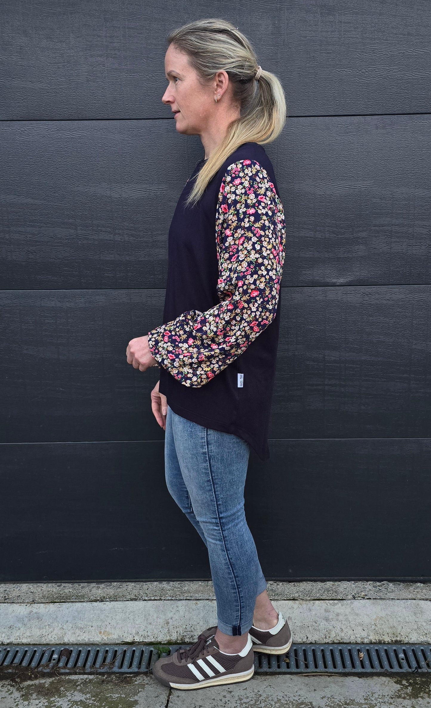 Lisa top - navy/dainty floral