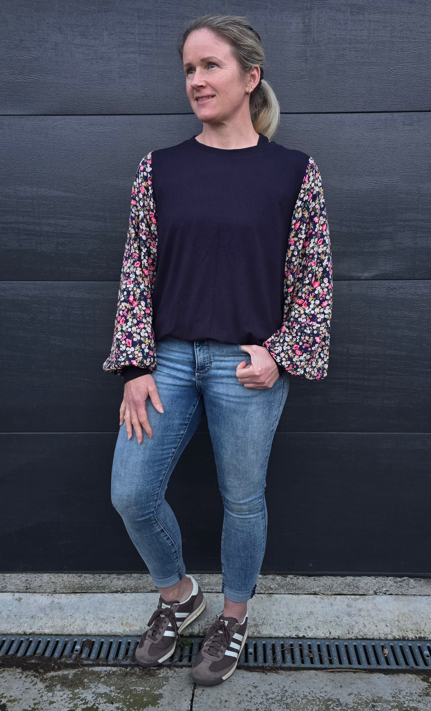 Lisa top - navy/dainty floral