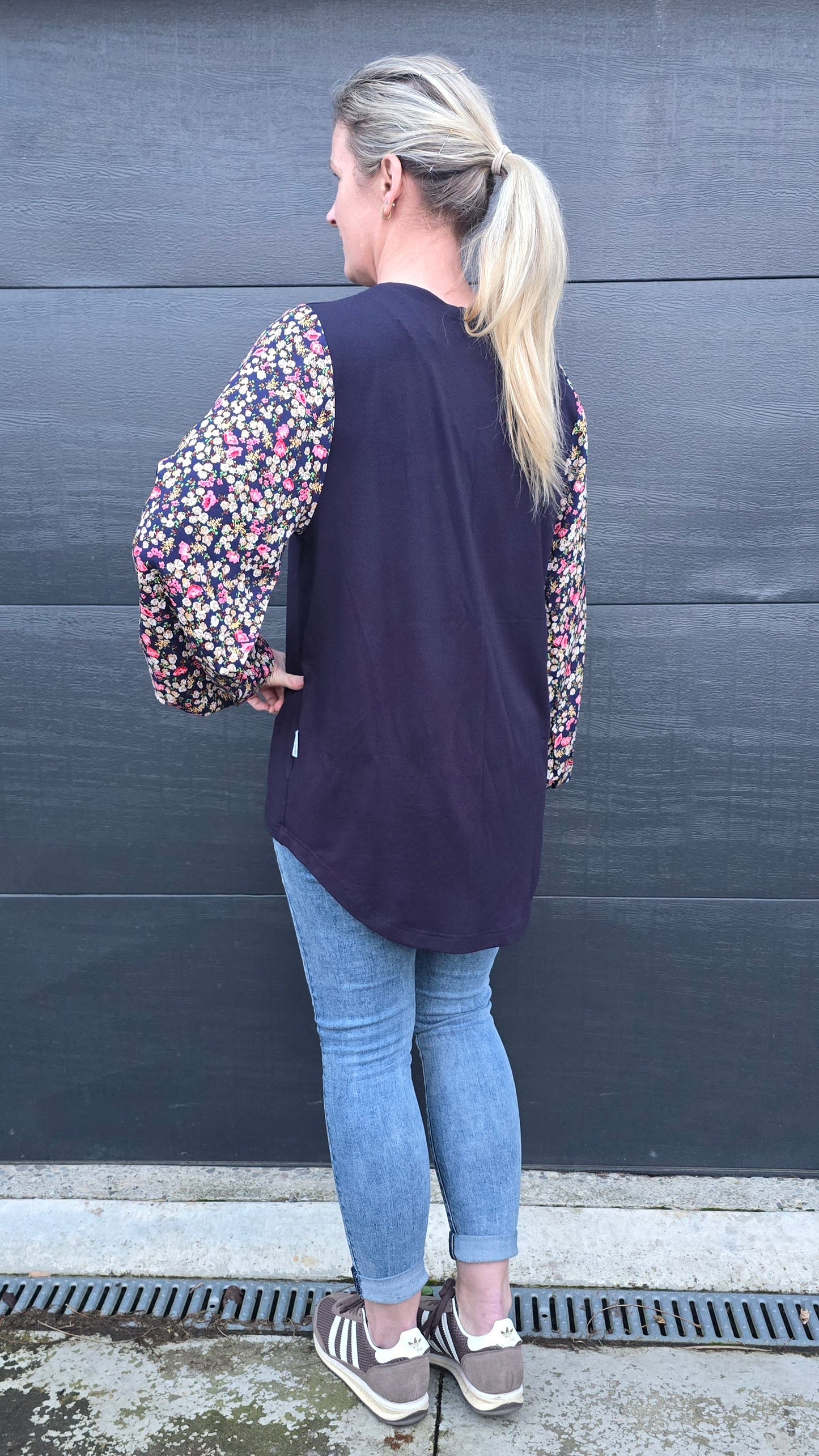 Lisa top - navy/dainty floral