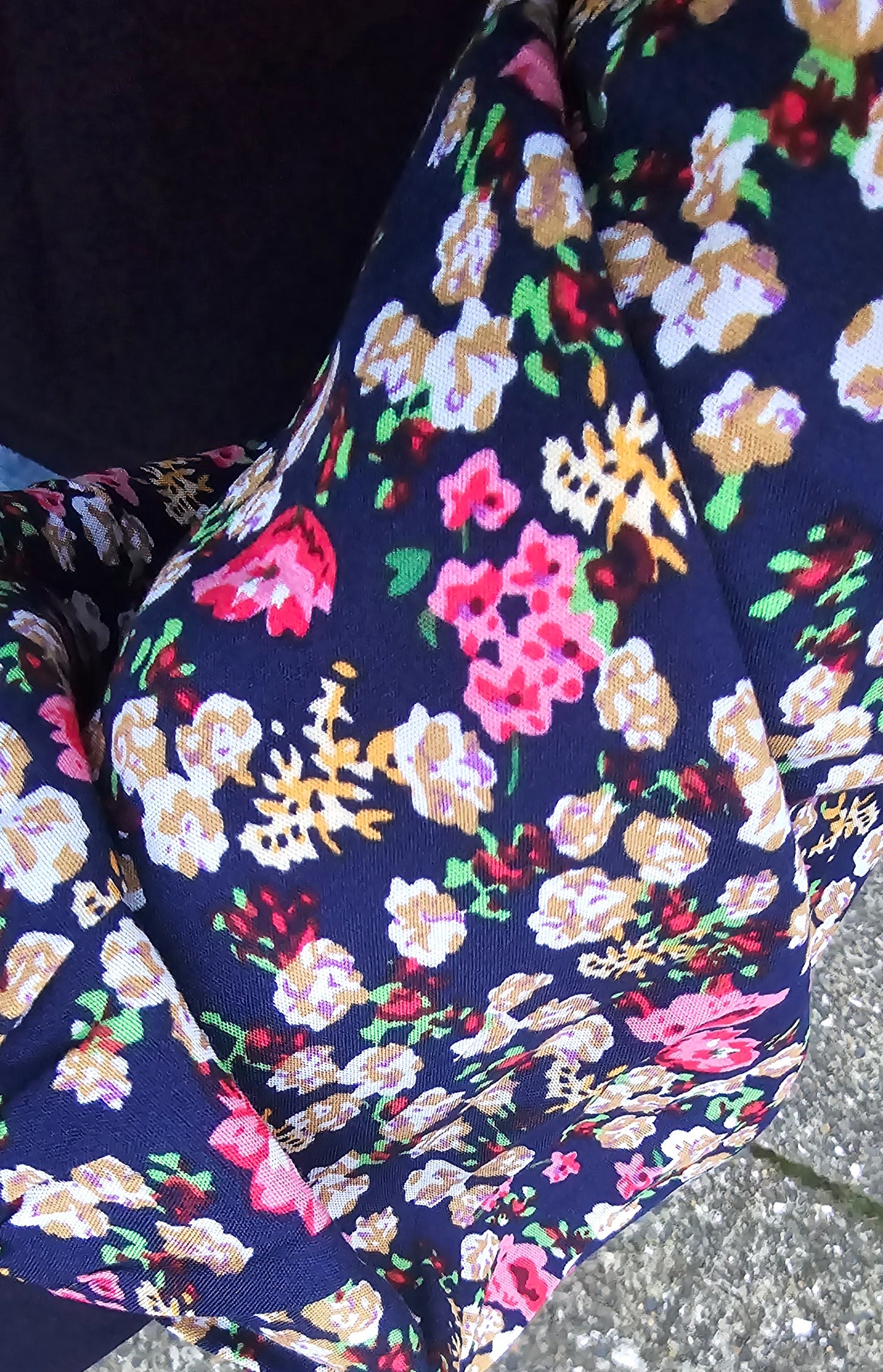 Lisa top - navy/dainty floral