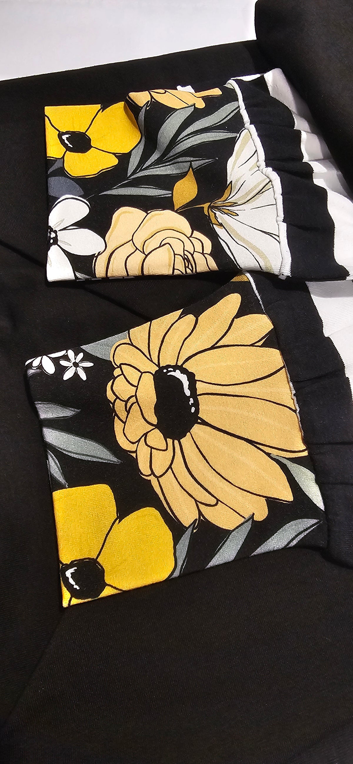 Taylor Top - Black/stripe sleeve/floral