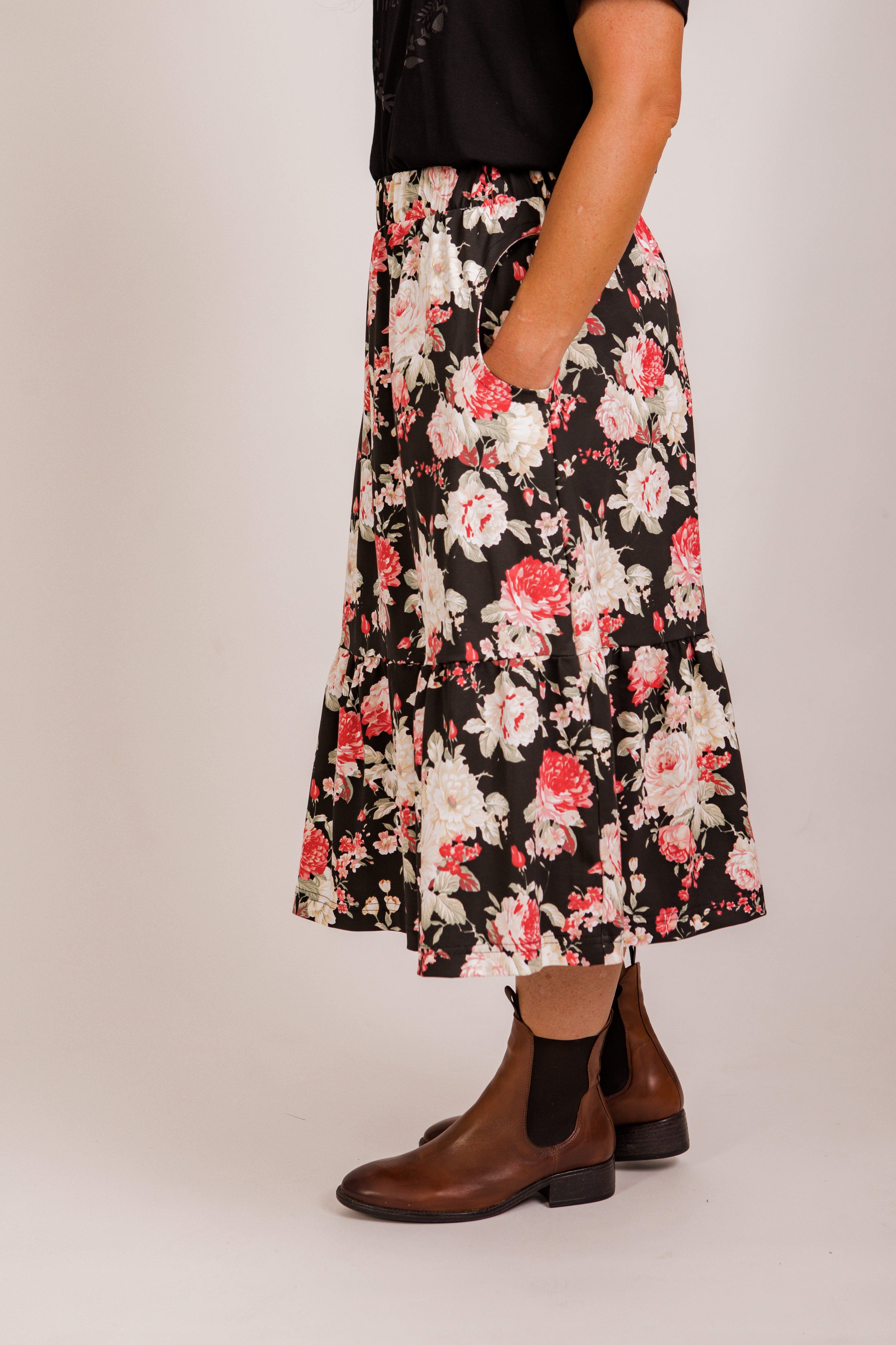 Harriet skirt - knit black floral