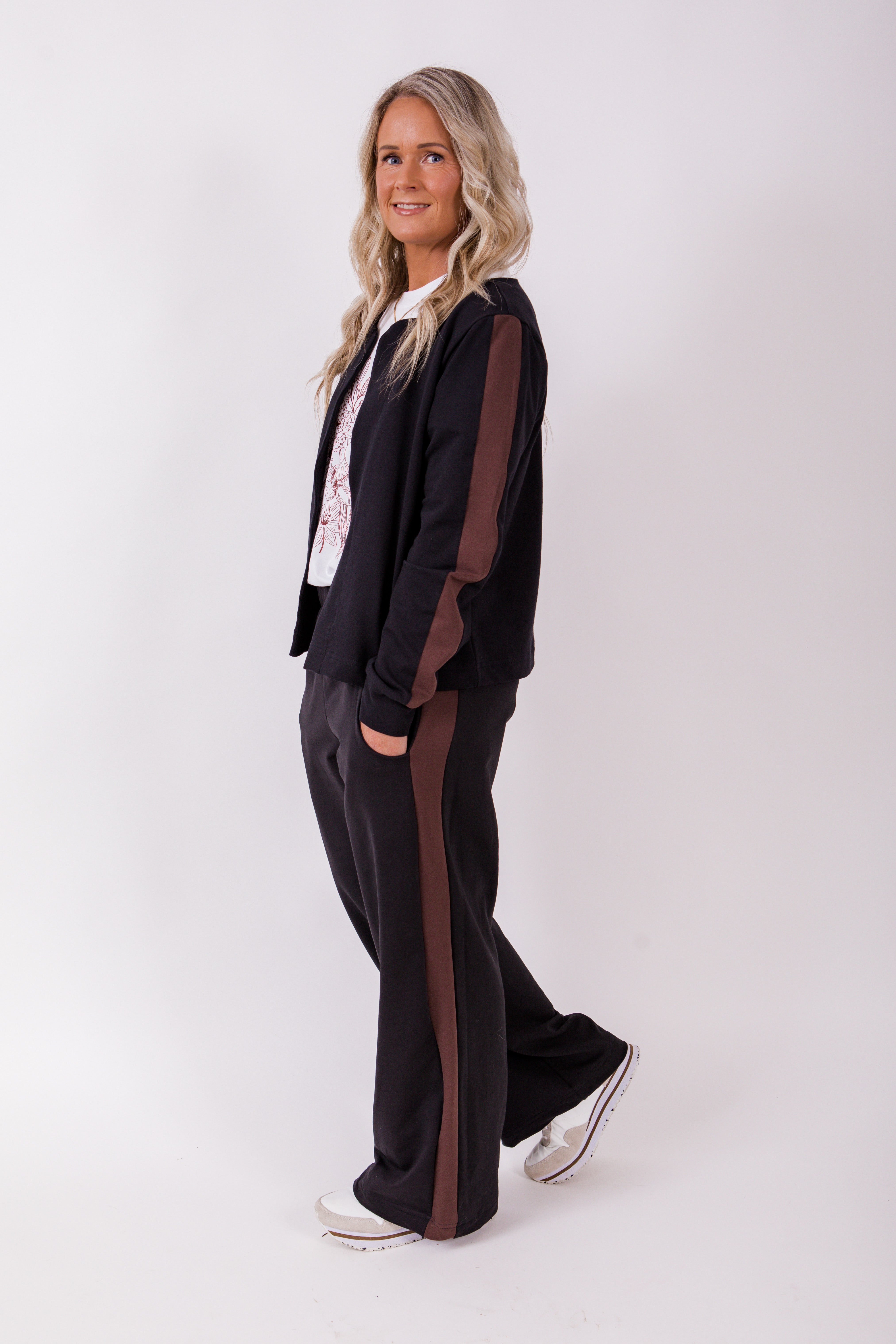 Short curve neck cardi - Blk/choc