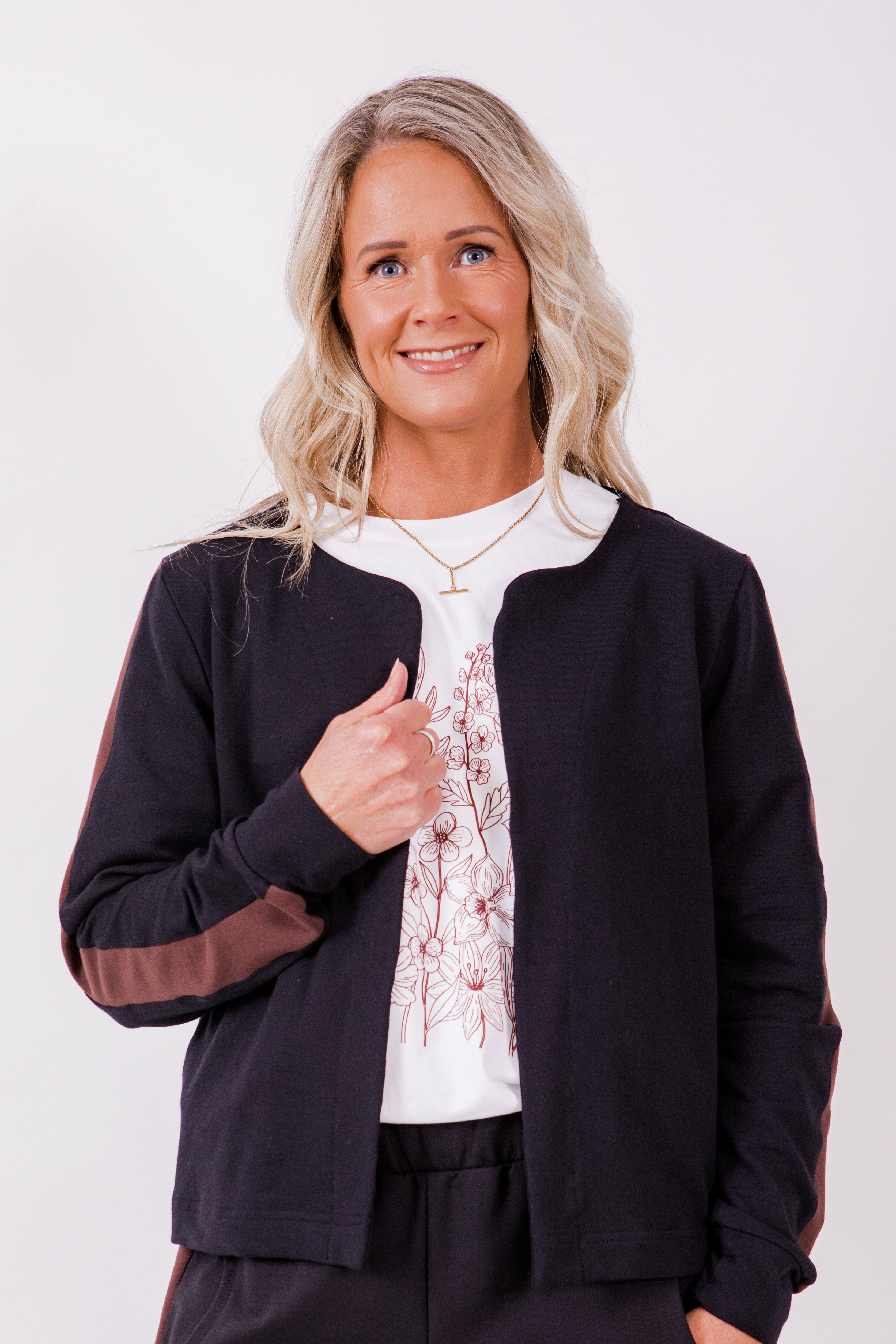 Short curve neck cardi - Blk/choc