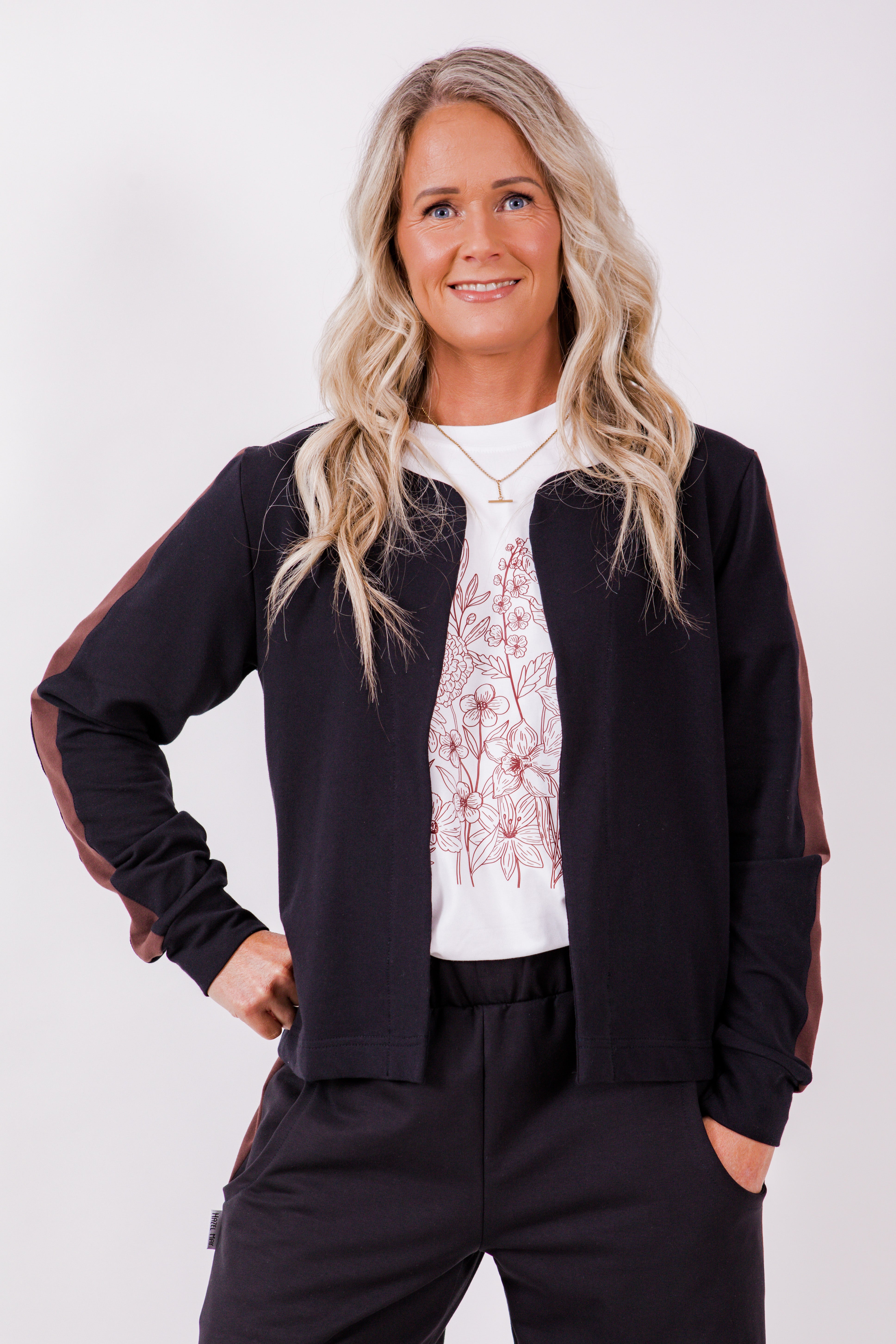 Short curve neck cardi - Blk/choc