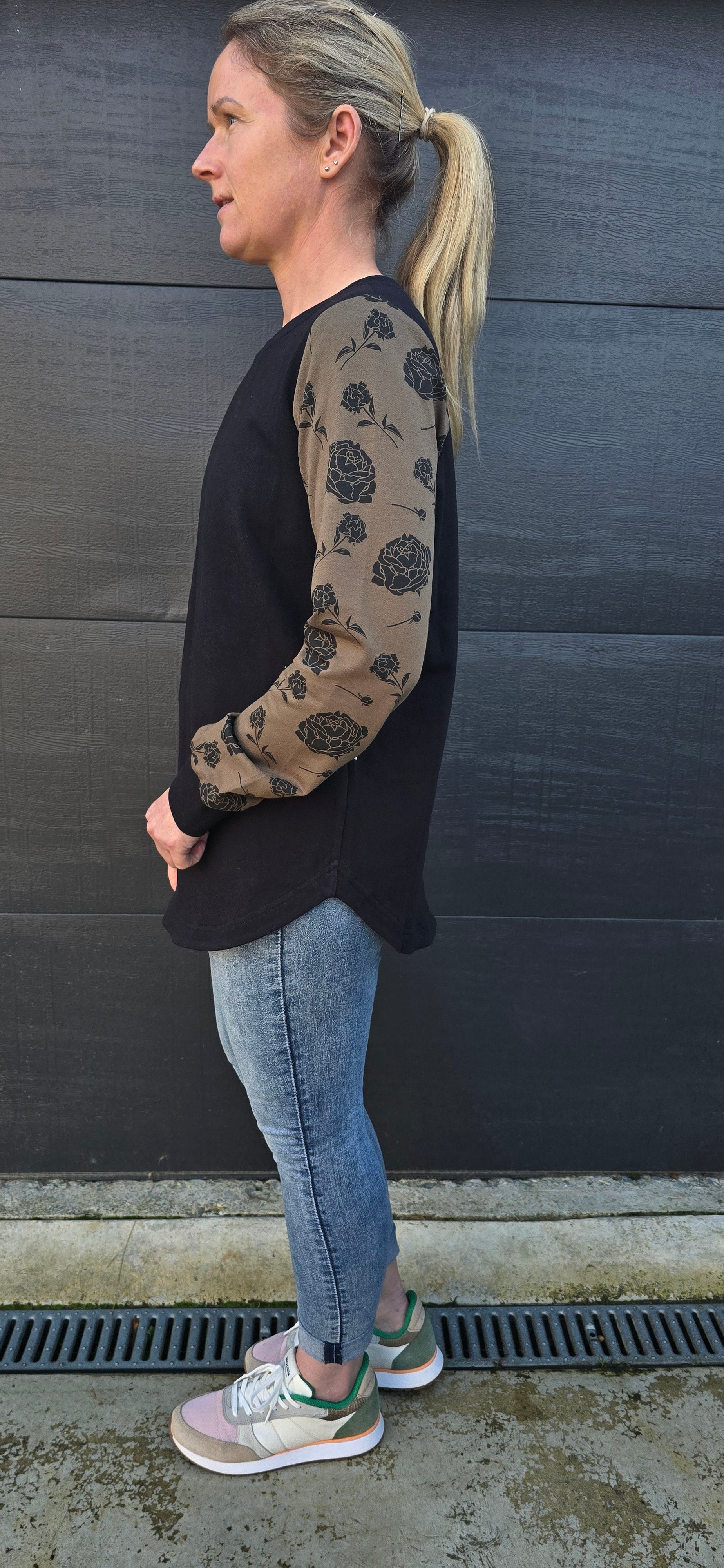 May sweat - Black & khaki peony