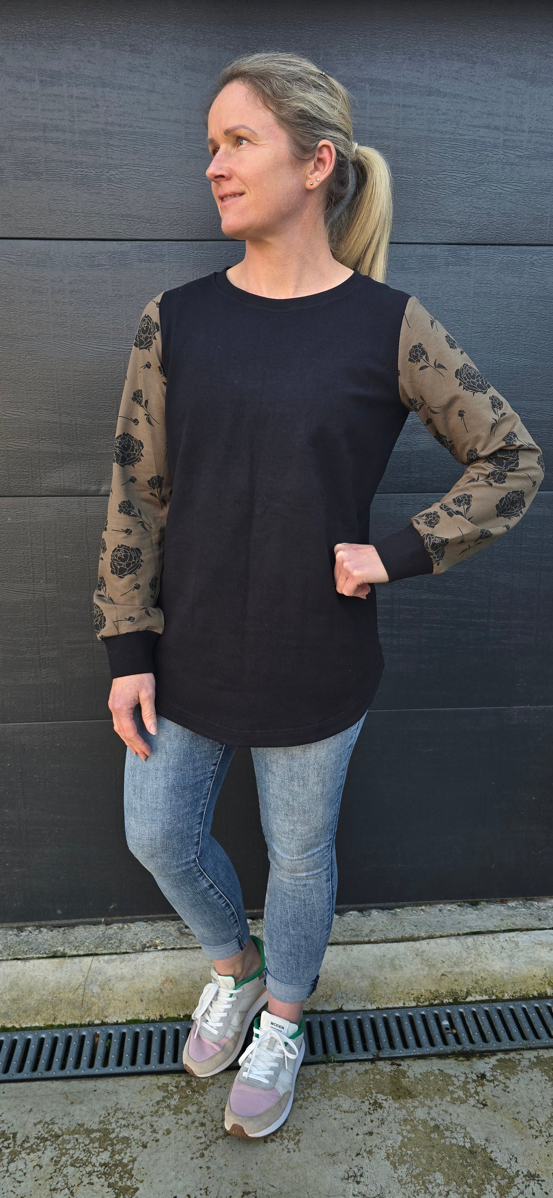 May sweat - Black & khaki peony
